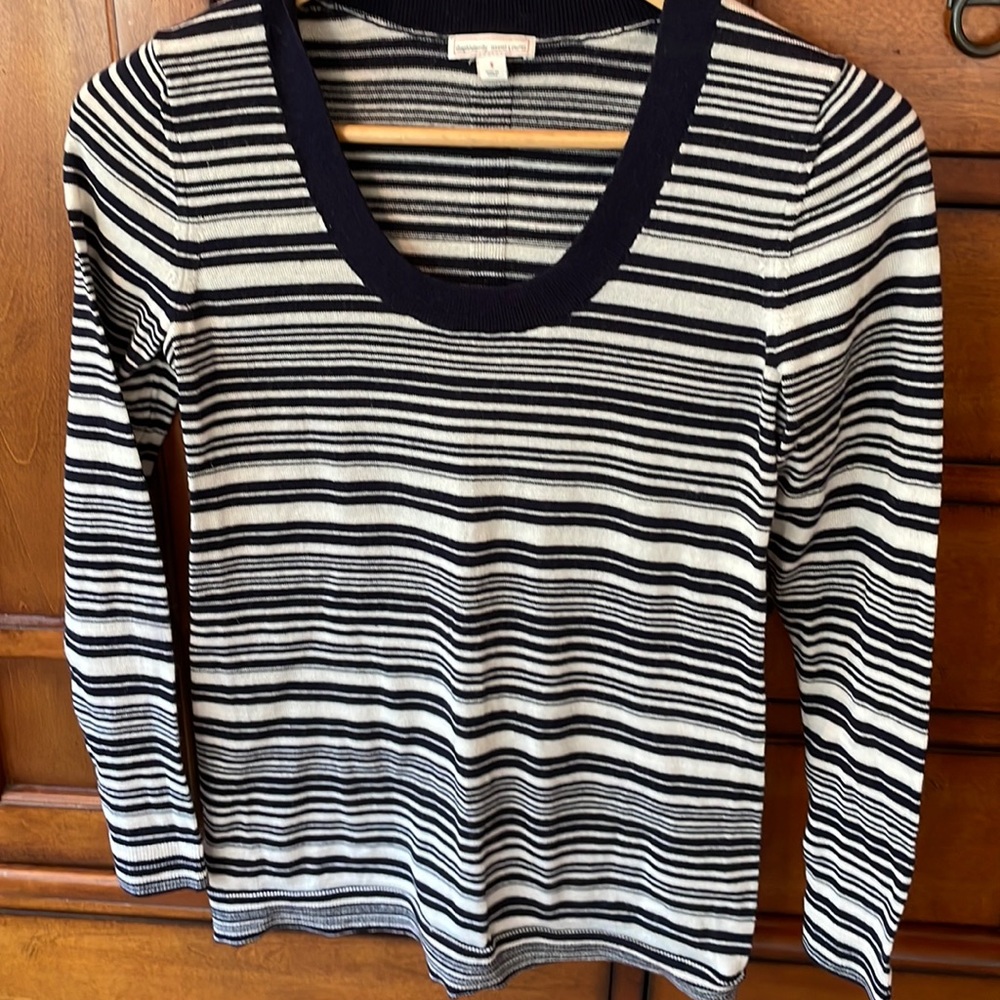 Gap maternity small navy and cream striped l/s